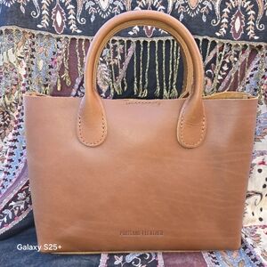 Portland Leather Goods Large Classic Raindrop Crossbody In Honey PLG